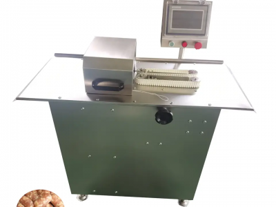 Sausage tying machine